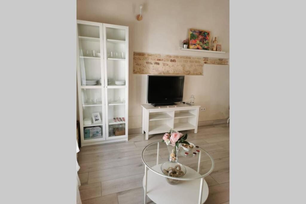 Apartamento La Teja-Parking Privado Apartment Carmona  Exterior photo